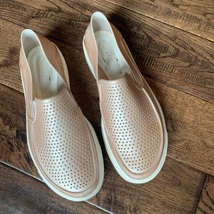 crocs womens 9 Slip On Shoes